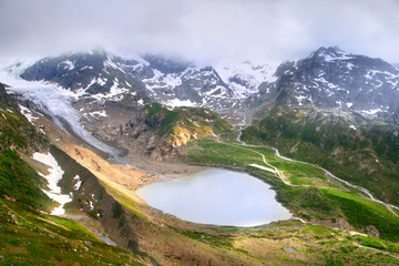 Fototapeta na wymiar Alpine Steinensee