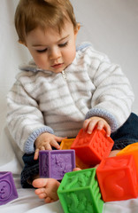 bébé enfant jouet jouer cube apprendre découvrir
