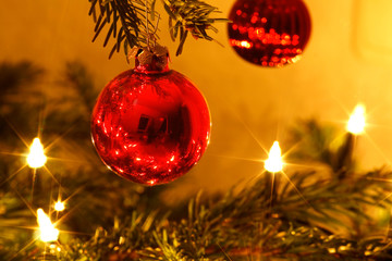 2 weihnachtskugeln