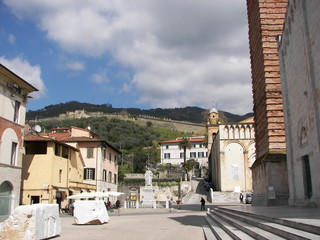 Pietrasanta la piazza