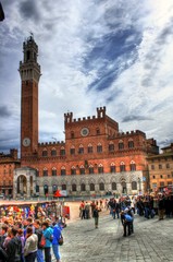Fototapeta na wymiar Siena (Toskania, Włochy) - Piazza del Campo / Palazzo Pubblico