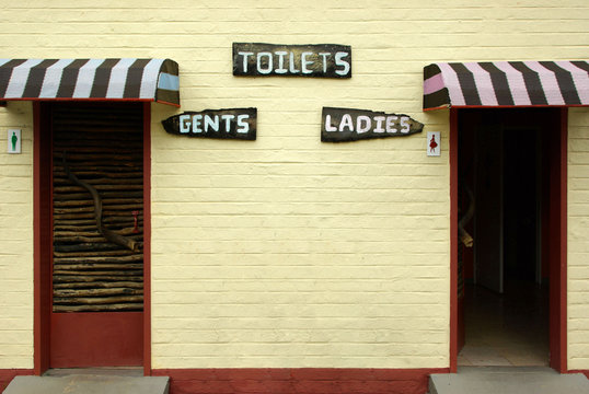 Toilettenh&auml;uschen