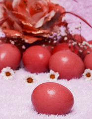 Obraz na płótnie Canvas red easter eggs with flowers