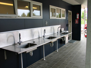 Public drinking, washing and cleaning facility