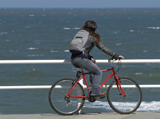 Fototapeta na wymiar Chica en bicicleta