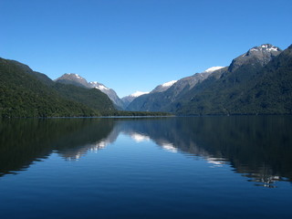 Fototapeta na wymiar Lake Te Anau refleksji, Nowa Zelandia