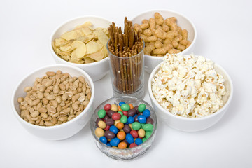 Erdnüsse chips Popcorn Salzstangerl