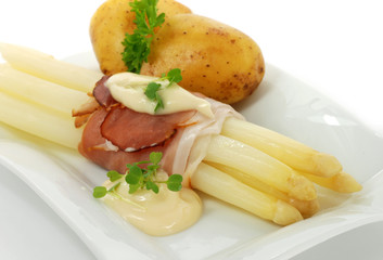Spargel mit Räucherschinken