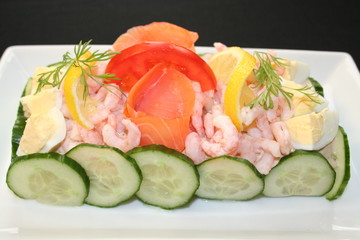 Small sandwich gateau with salmon and shrimps