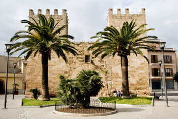Portal del Mol,Symbol of Alcudia © geewhiz