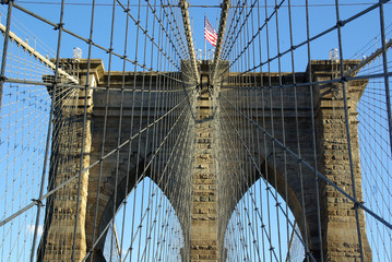 Brooklyn Bridge et le drapeau americain
