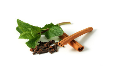 Mint, cloves and cinnamon
