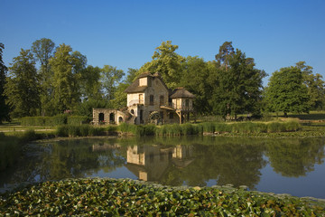 Obraz premium hameau de la reine, parc du chateau de versailles, 