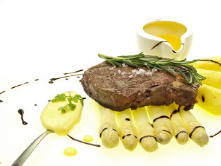 umwerfende tradition spargel, rinderfilet, sauce hollandaise
