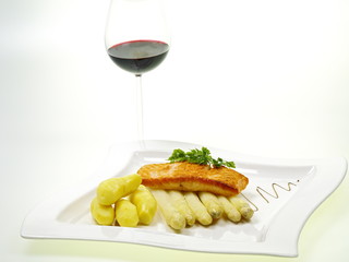 widerstandskraft von fisch, spargel, rotwein