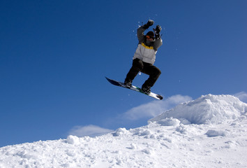 Fototapeta na wymiar Snowboarder Skoki