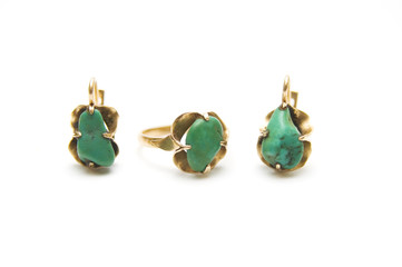 Ring and ear-rings with green stones