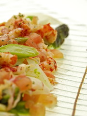 sonnenuntergang genuss spargelsalat mit flusskrebsschwänze