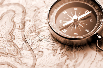 Fototapeta na wymiar kompas na mapie