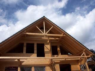 Holtzhaus unter Himmel