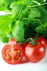 Tomaten mit Basilikum