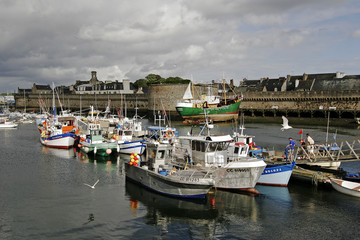 Fototapeta na wymiar Port w starej części miasta w Concarneau, Bretania