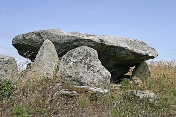 Plouharnel, Stein-Grab on der Bretagne