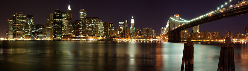 Panorama de Manhattan avec Brooklyn Bridge, New York
