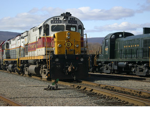 Fototapeta na wymiar Diesel Train w kolejowym stoczni