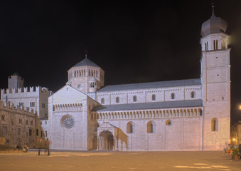 Fototapeta na wymiar noc w Trento