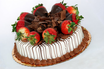 Vanilla cake with strawberries and shredded chocolate