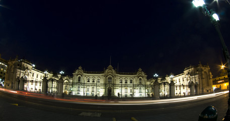 Fototapeta na wymiar Pałac Prezydencki w nocy Lima Peru