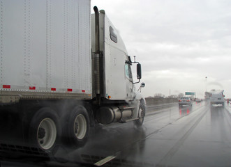 Fototapeta na wymiar Autostrada deszczowa