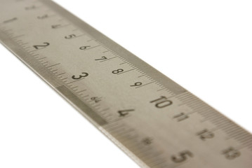 A ruler focusing on central numbers