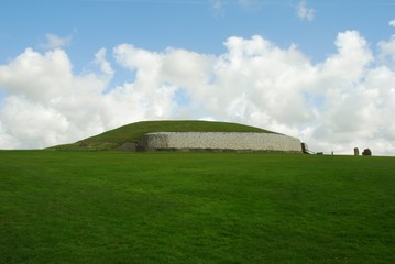 Ireland, Newgrange (3200 BC)