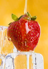 Foto auf Acrylglas Erdbeere &amp  Eiswürfel © Sebastian Duda