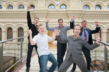 Obraz premium five friends rejoice