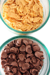 cereal corn flakes and choco flakes