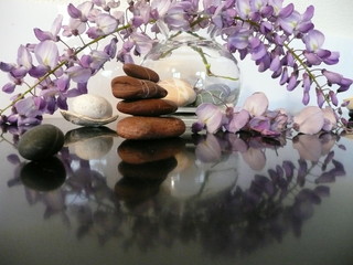Composition de pierres et fleurs zen 