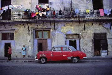Tuinposter street picture of habana © franco lucato