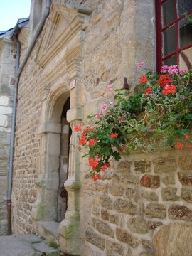 La Roche Bernard - porte entrée d'une vieille bâtisse (Morbihan)
