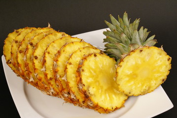 ananas découpé en tranches