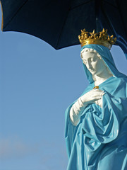 statue de la Vierge au parasol