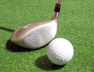 driver et balle de golf