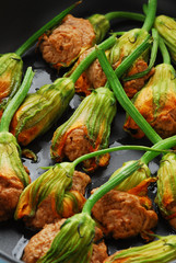Fiori di zucca al forno farciti