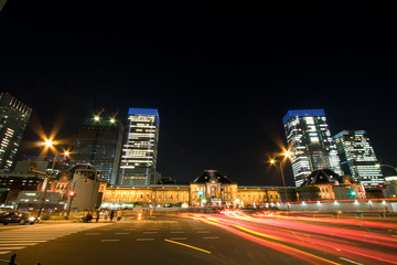 Fototapeta na wymiar Tokyo Stacja nocą
