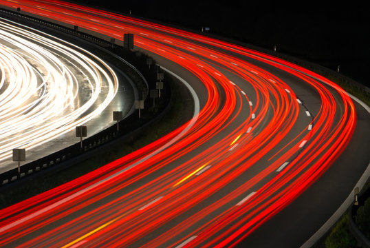 Autobahnkurve Nacht