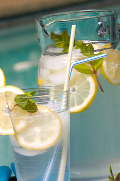 Iced lemonade