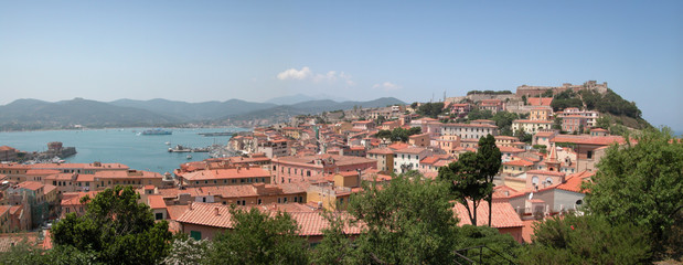 Fototapeta na wymiar Włochy, Elba, z widokiem na Portoferraio