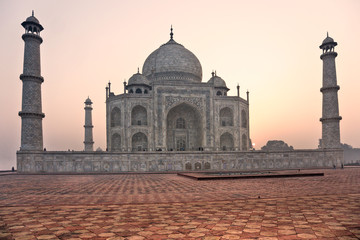Fototapeta na wymiar Taj Mahal o zachodzie słońca, Agra, Uttar Pradesh, Indie.